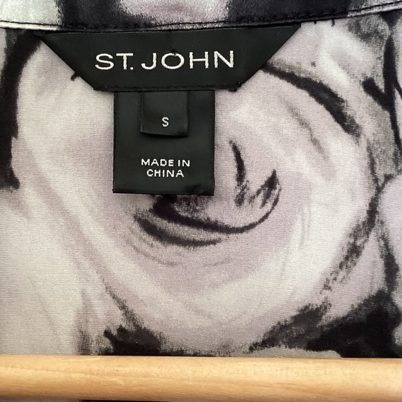 St. John Silk Sleeveless Deep V-neck Surplice Ruffled Collar Blouse Top Sz S - Picture 3 of 11